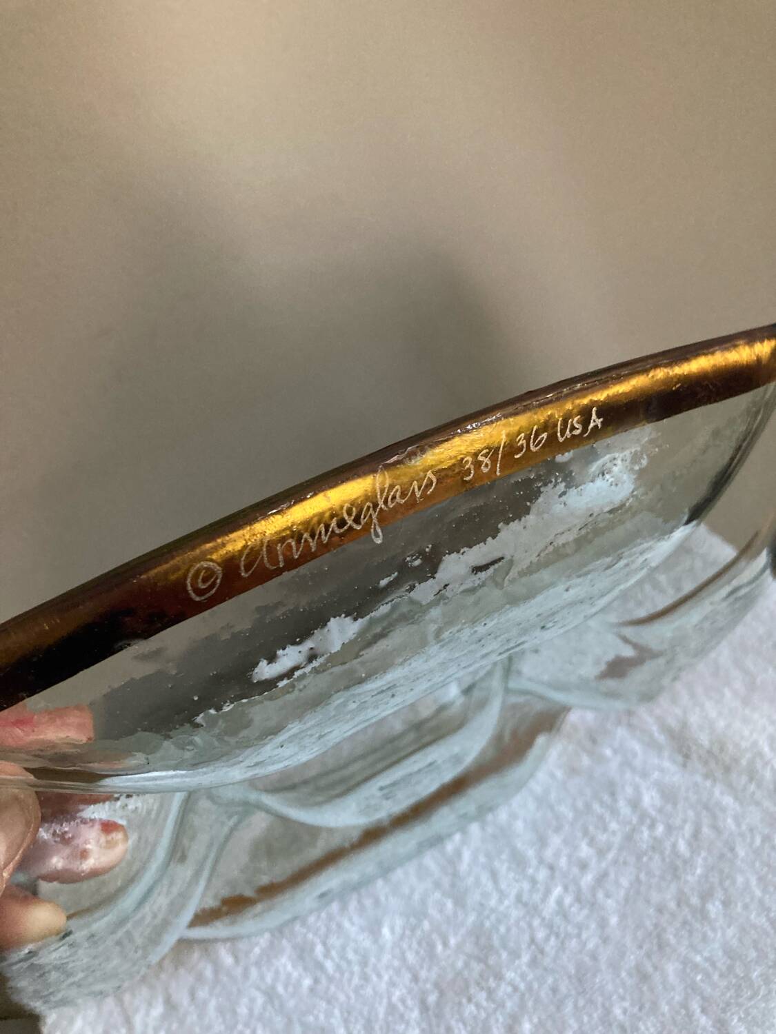 Timeless dish signed Annie Glass 38/36 made in the USA gilded with 24k fine gold