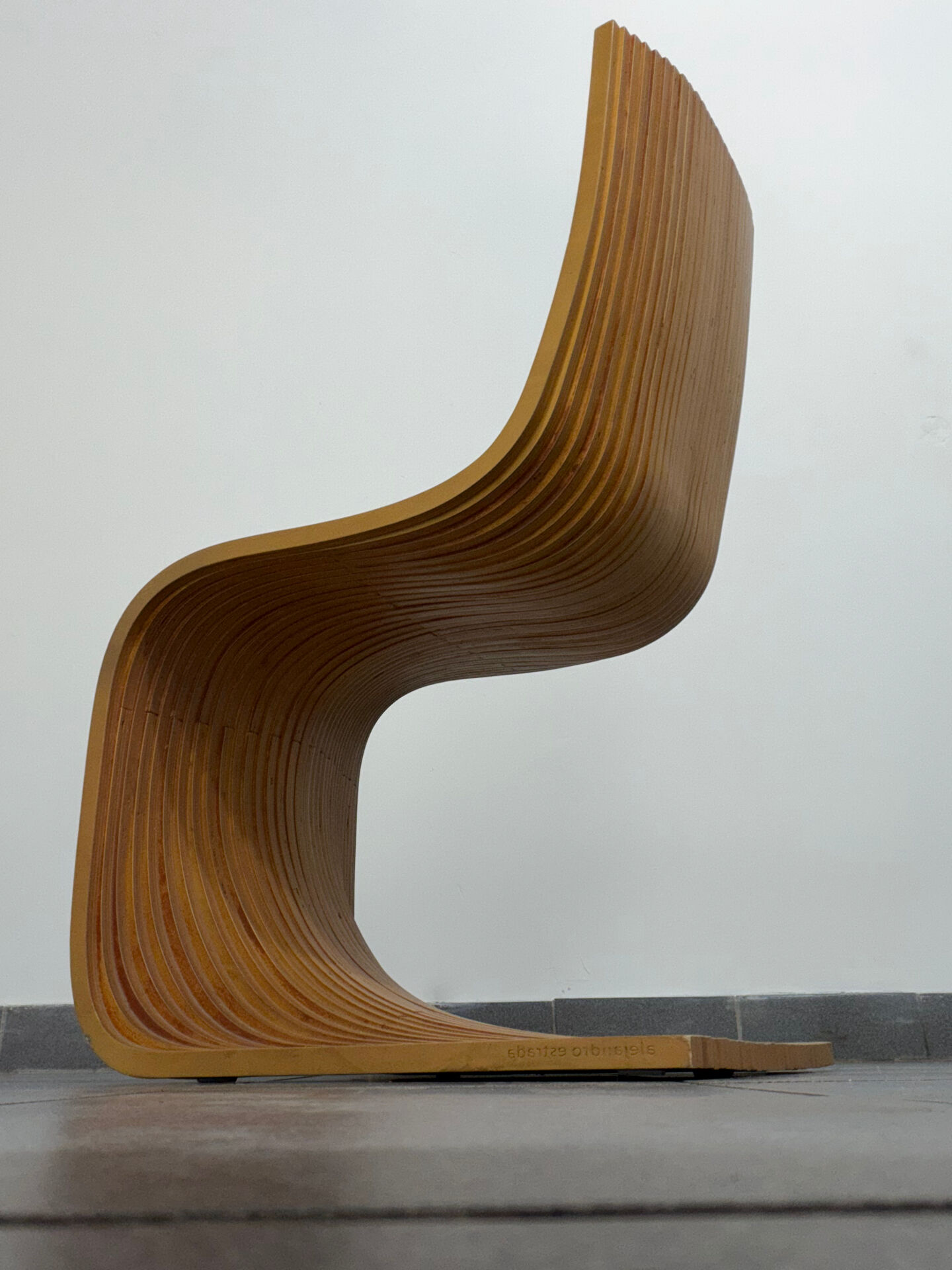 Lot de 4 chaises Contour par Alejandro Estrada pour Piegatto