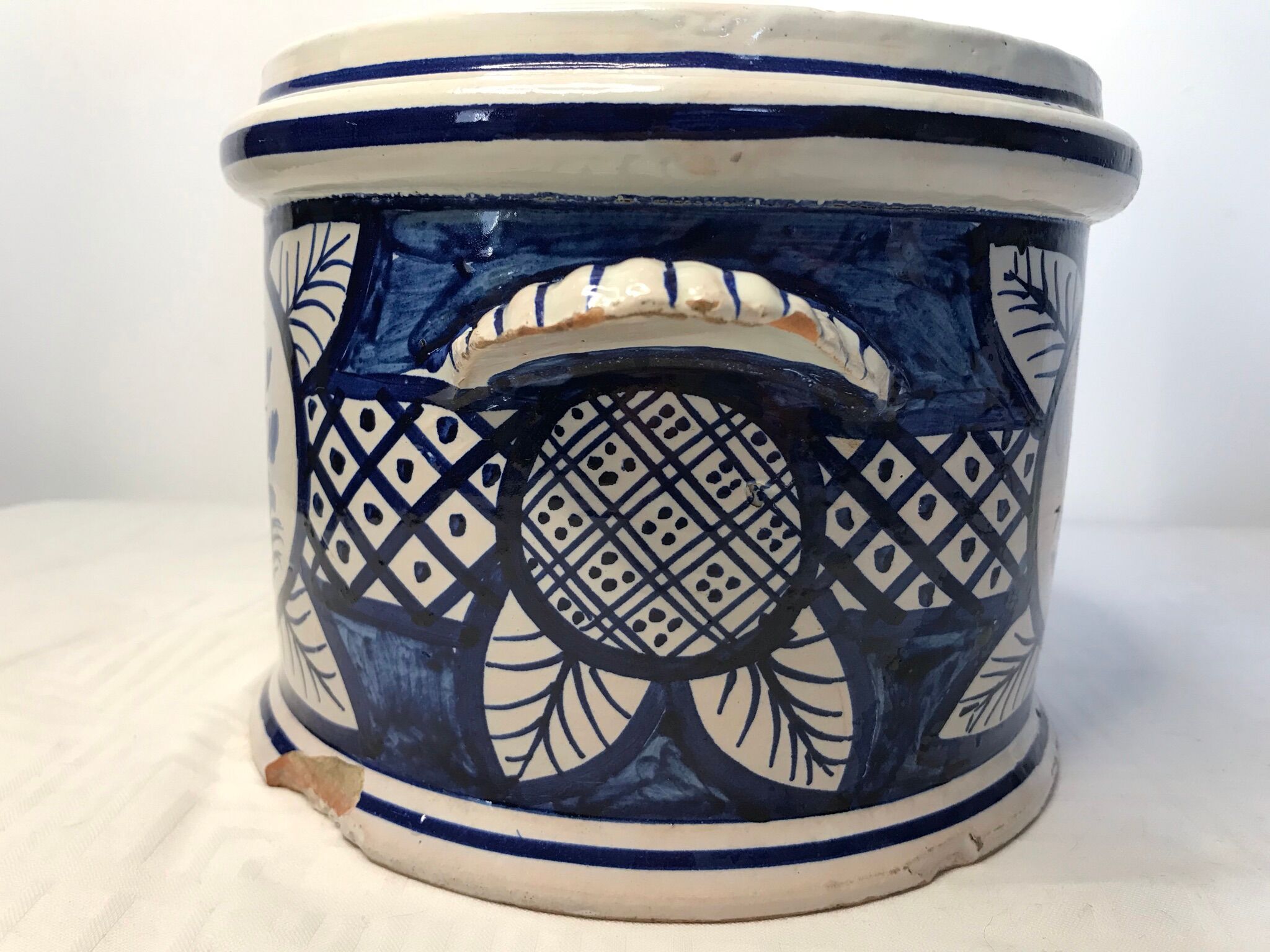 Former nevers ceramic earpiece-pot in late 18th century