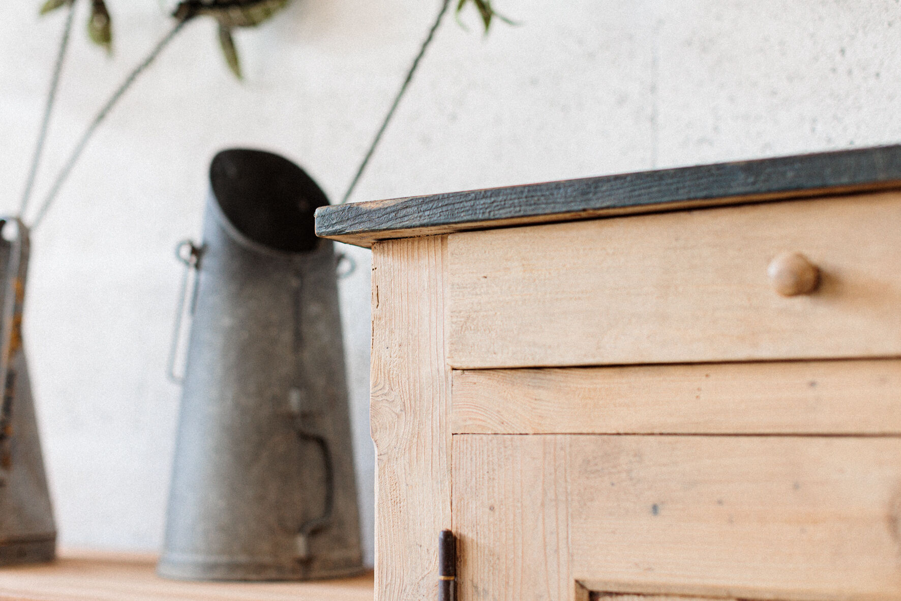 Parisian buffet in raw wood "peach"