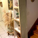 Asymmetrical shelf