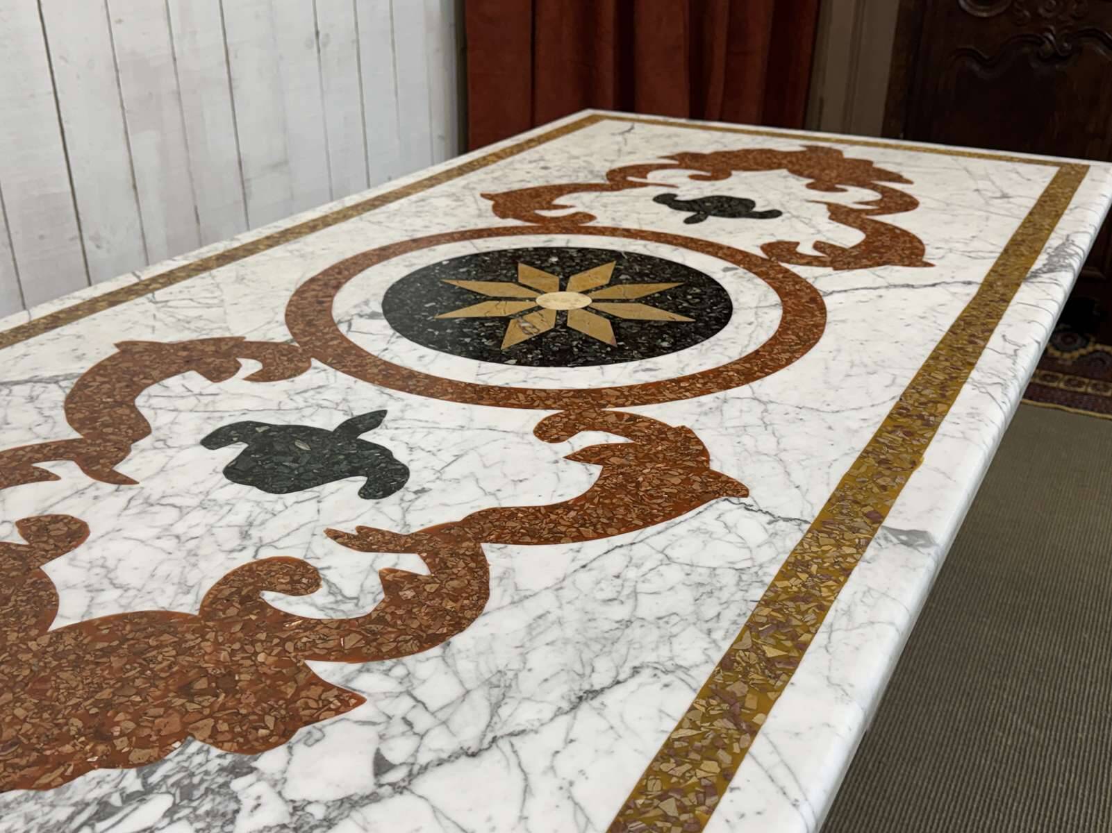 Italian marble dining table - 1970s craftsmanship