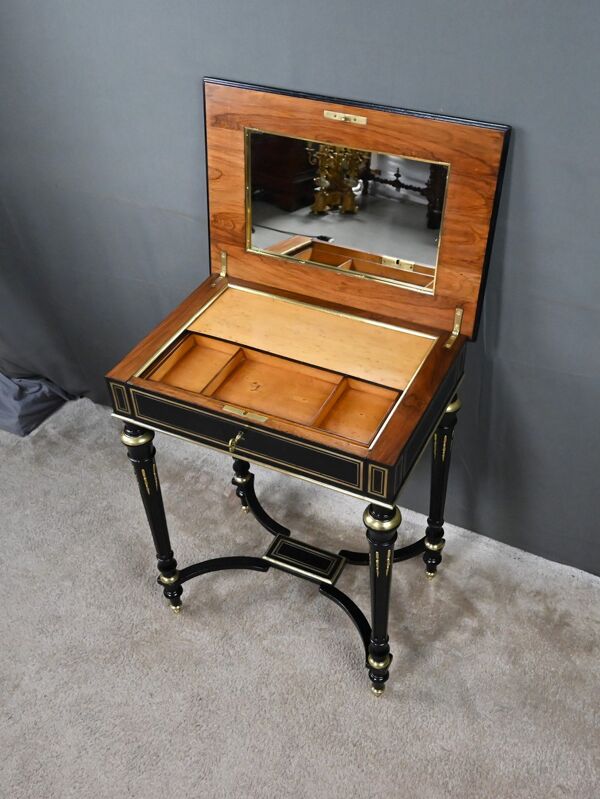 Table à ouvrage en bois noirci, époque Napoléon III – 2ème partie XIXe