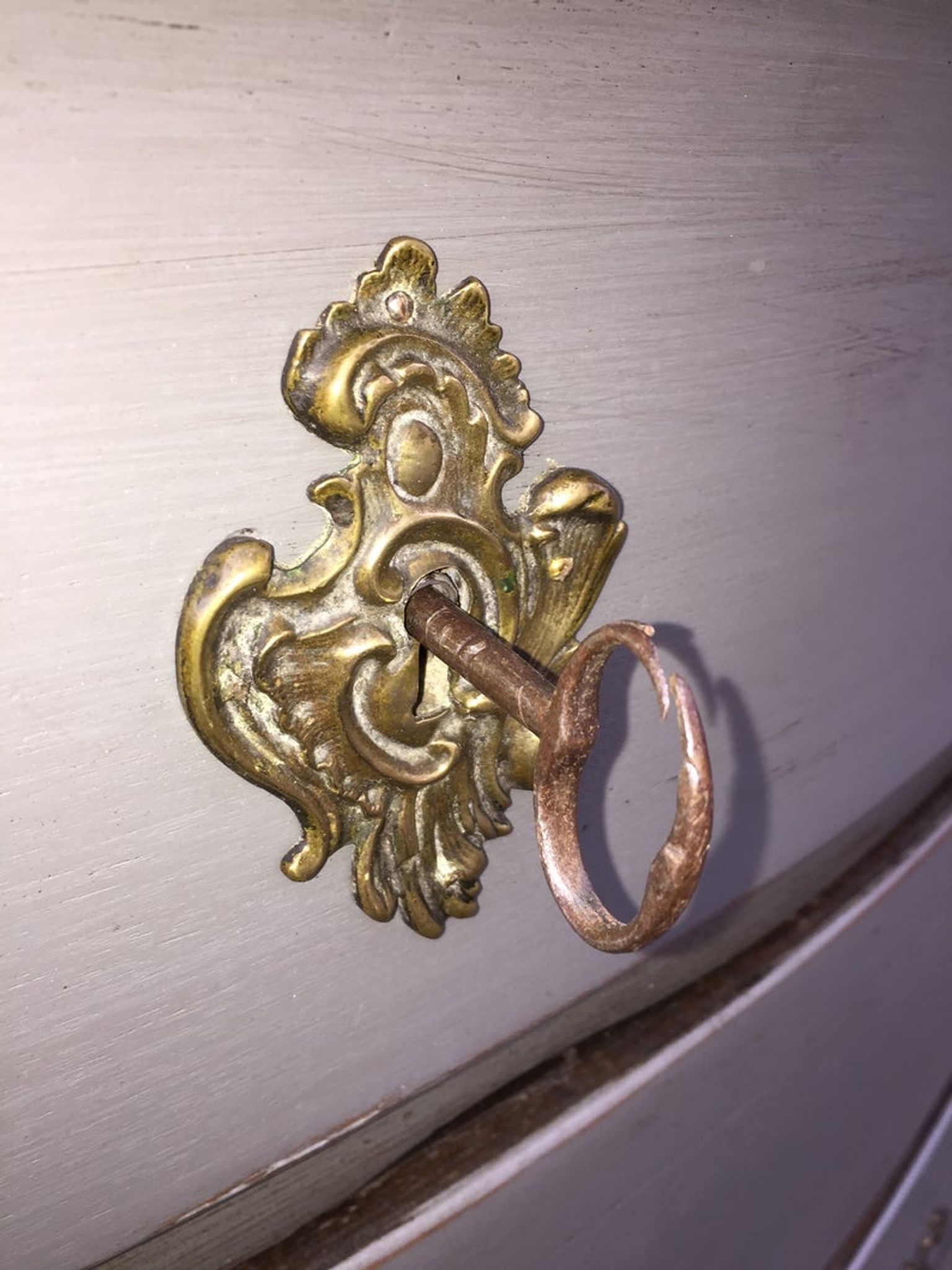 Louis XV rococo curved commodus