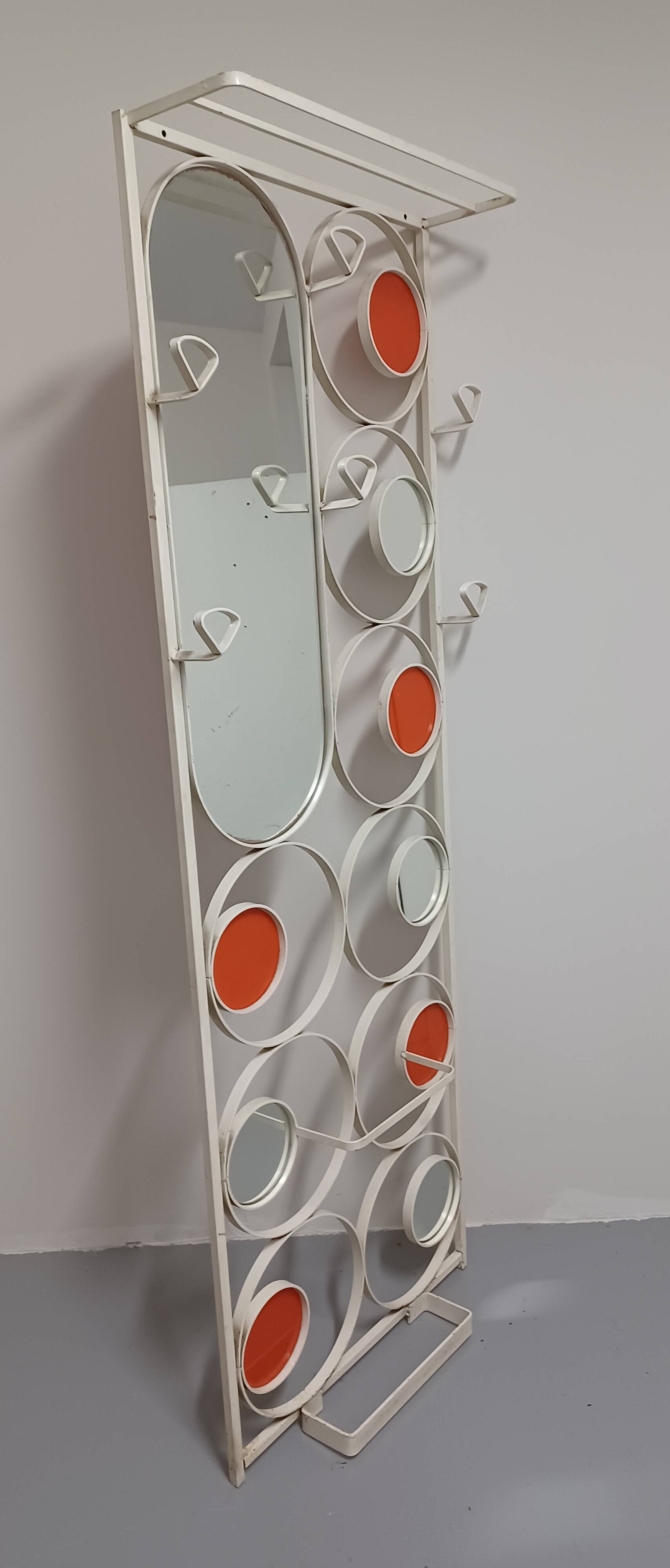 Wall-mounted locker room, 70'S