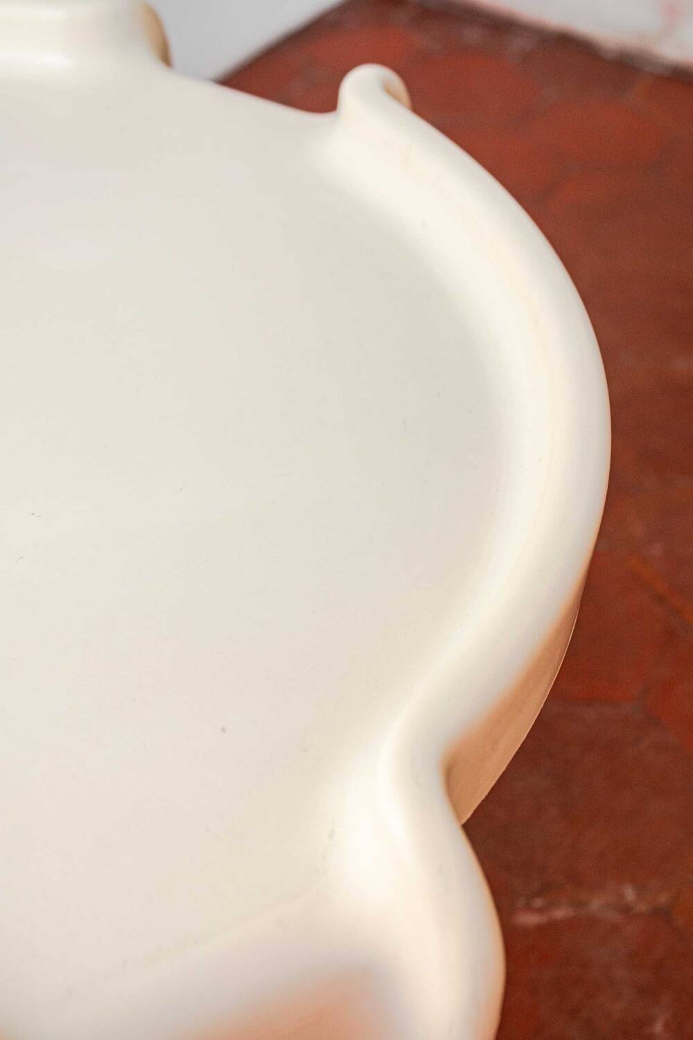 Kartell 4905 beige coffee table design by Giotto Stoppino