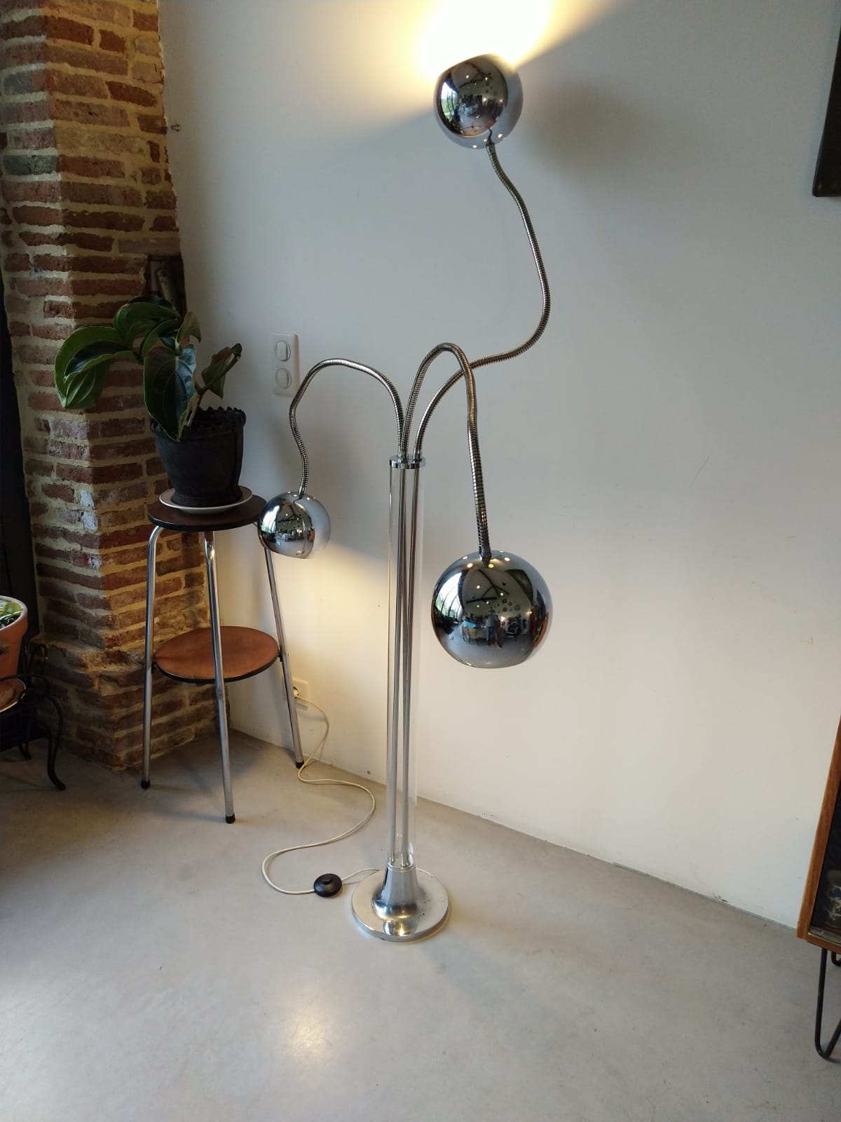 3-branch chrome lamppost