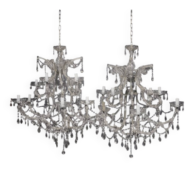 Paire de grands lustres Maria Theresa. Cristal et verre.
