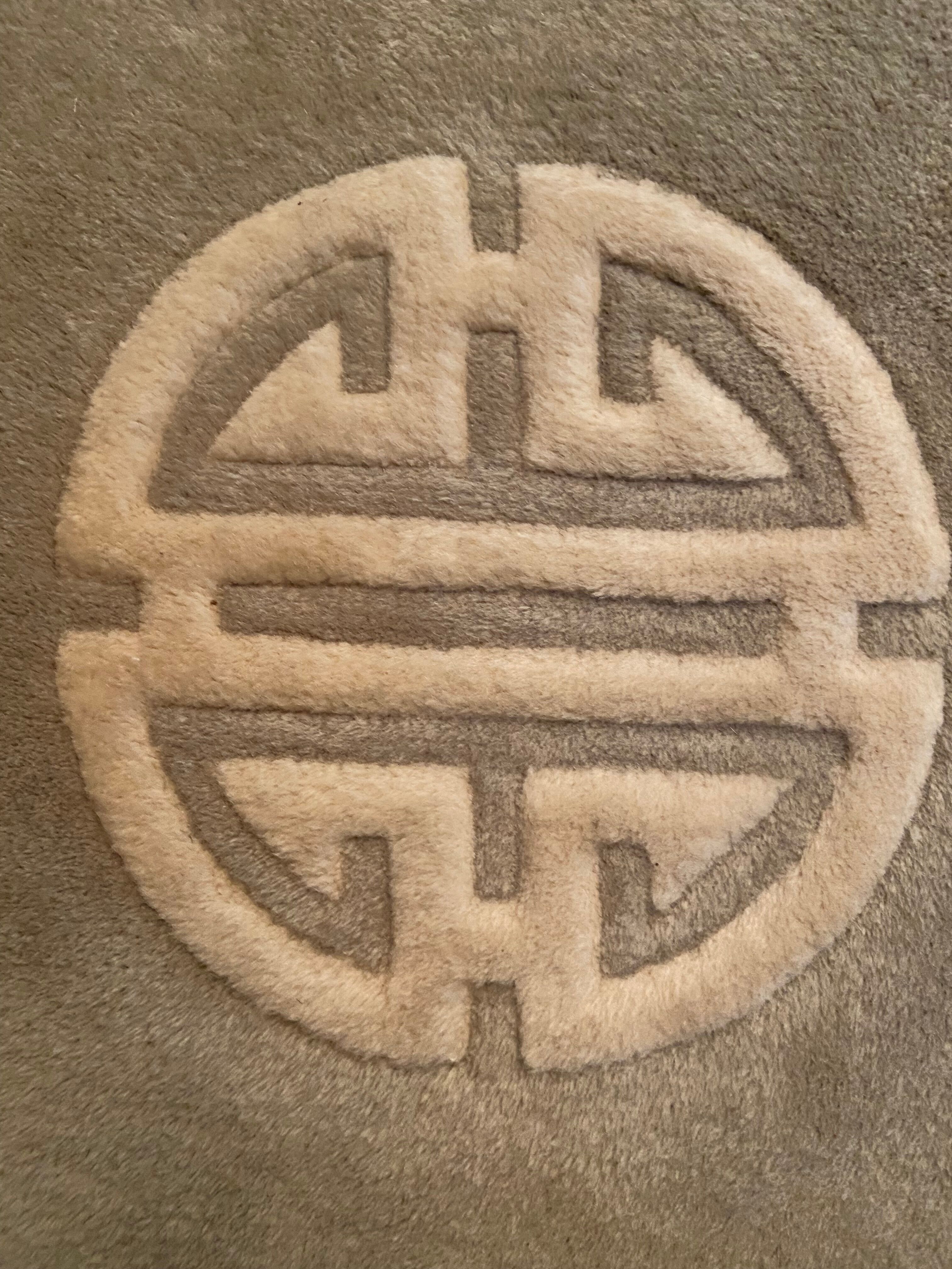 Cantonese Chinese rug, 159x142cm