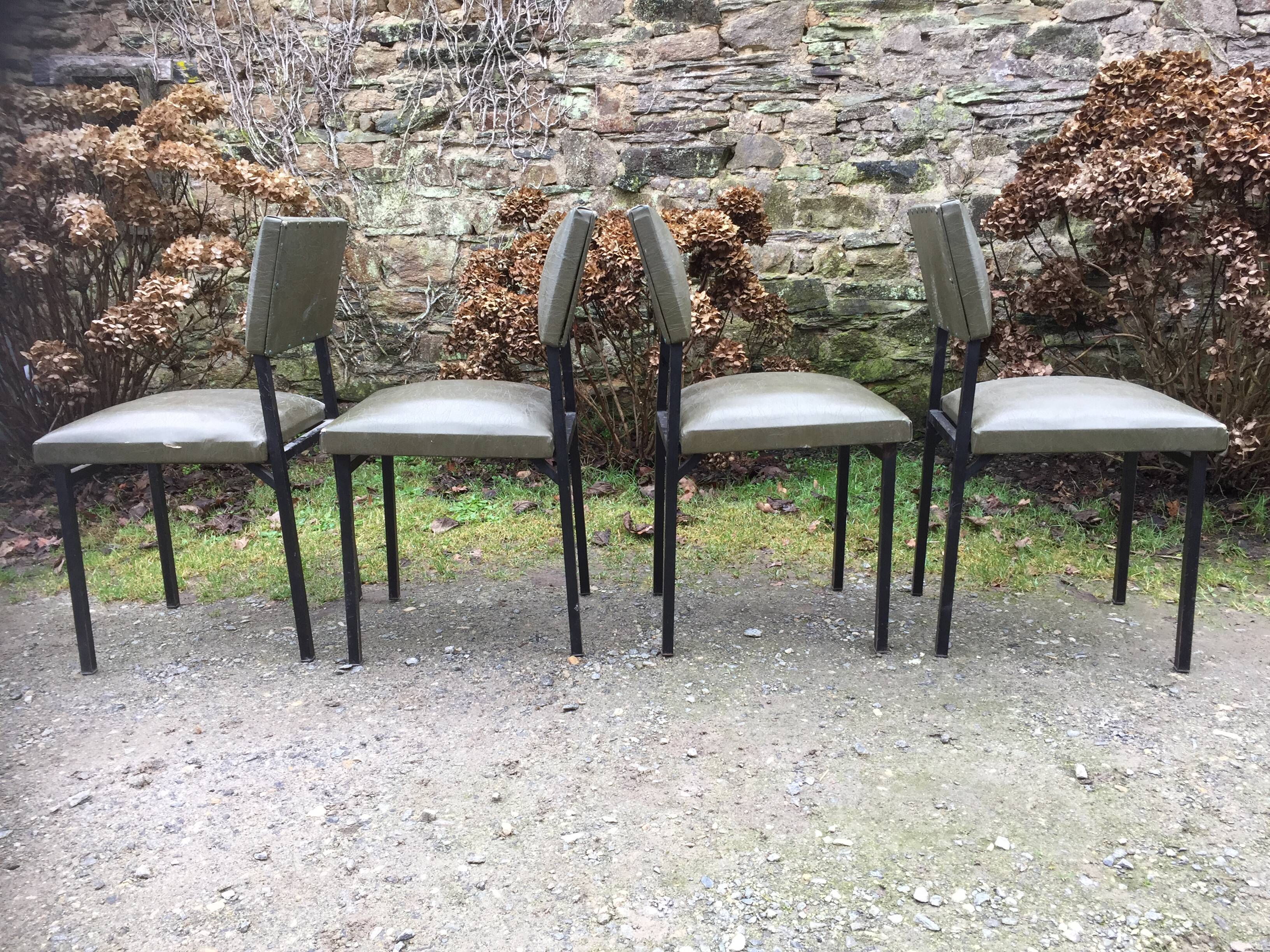 Vintage chairs guariche stone in Skaï green bottle and base in metal square tube.