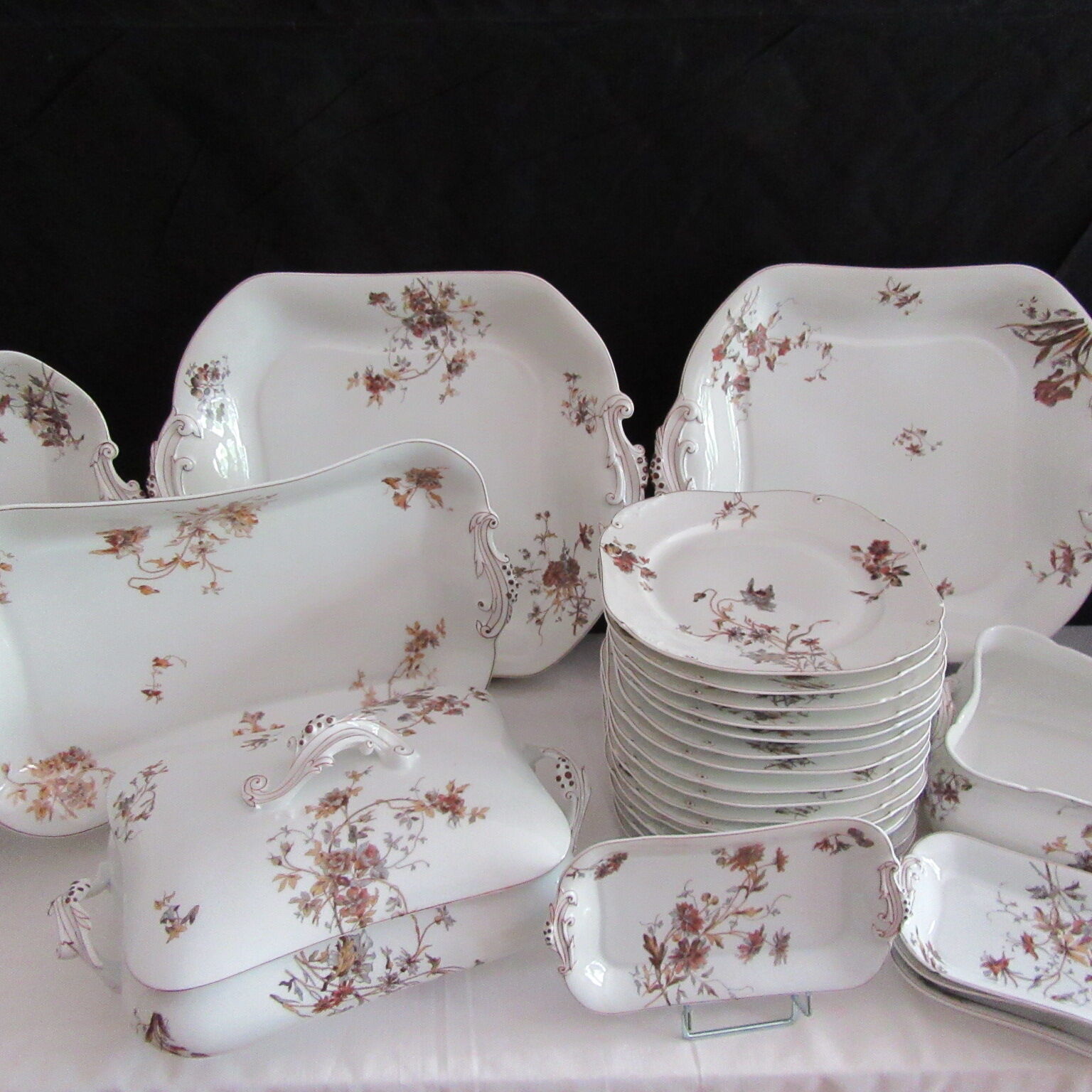 Limoges antique porcelain table service 45 pieces