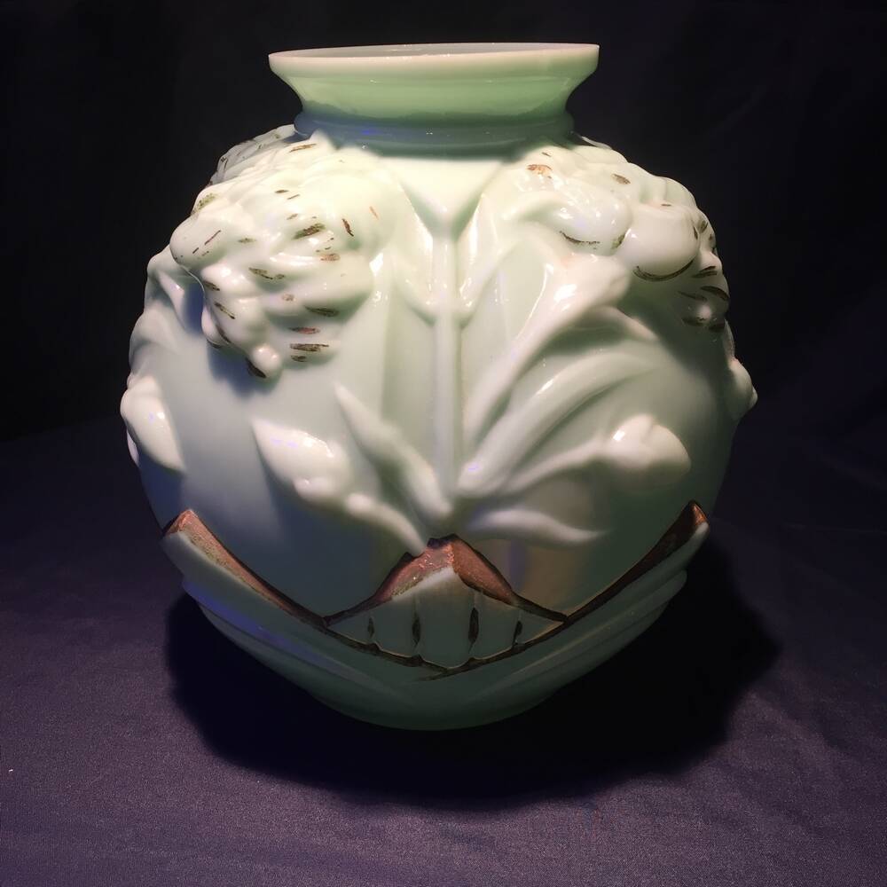 1930s-1940s vase in green opaline with floral decoration