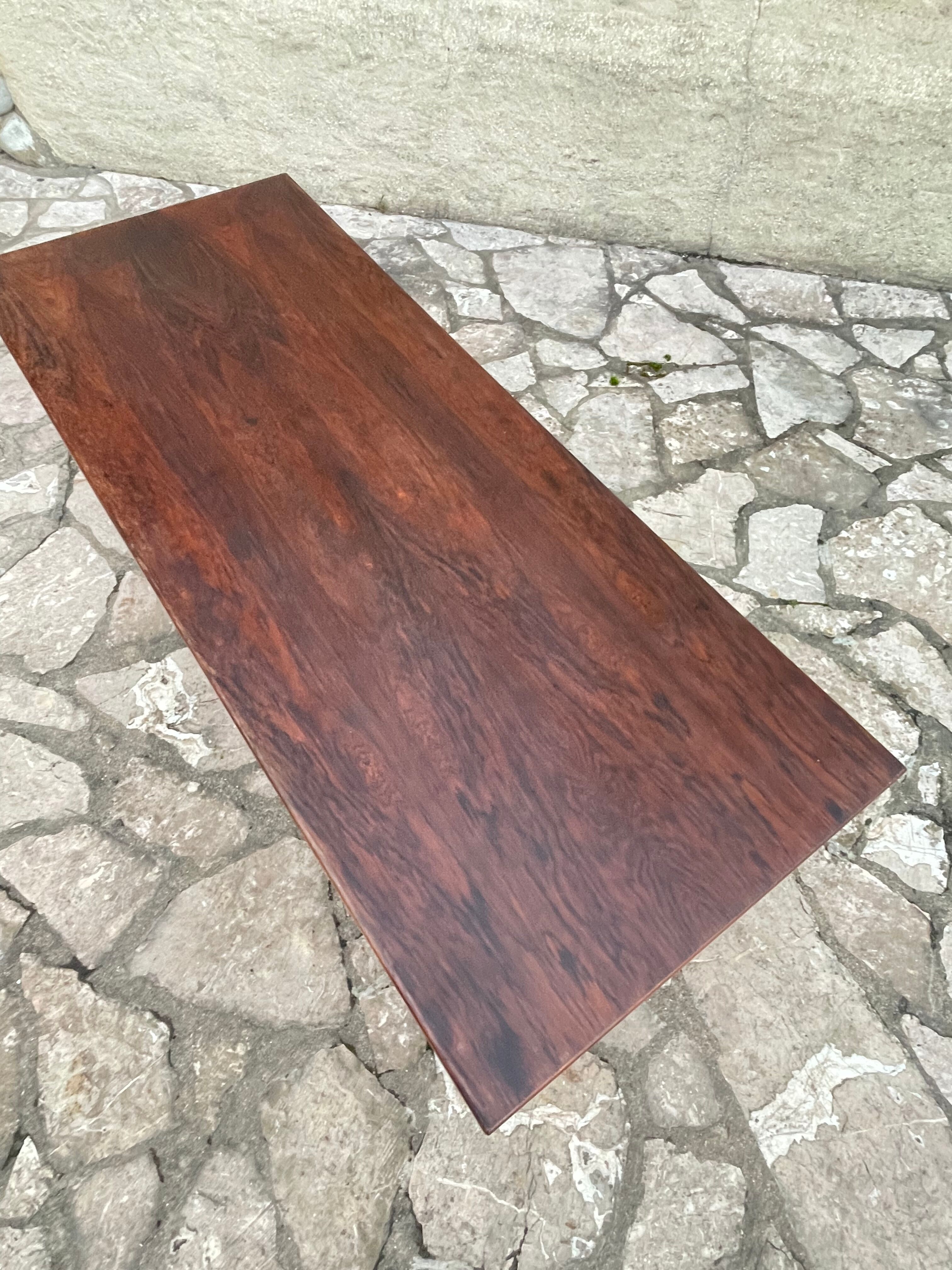 Table basse scandinave en palissandre