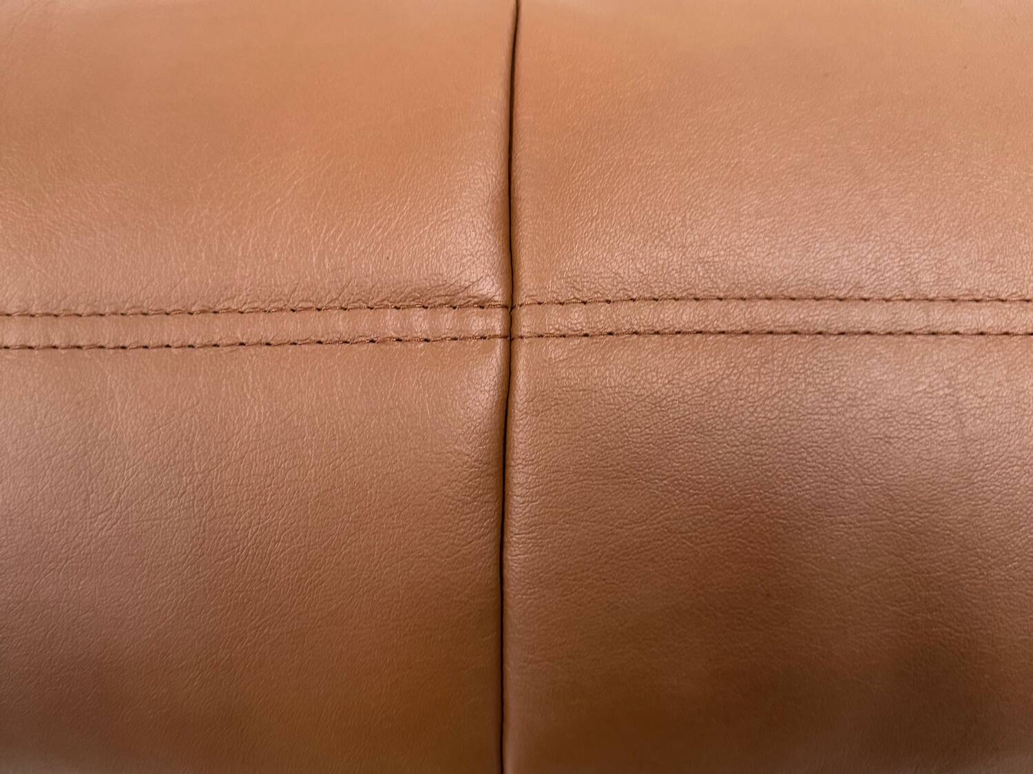 Fauteuil Togo en cuir marron attribué à Michel Ducaroy pour Ligne Roset