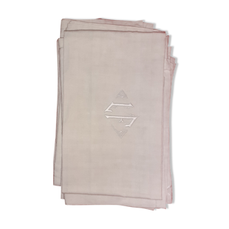 9 serviettes anciennes  en lin avec monogramme au centre.