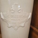 Umbrella door in glazed and vintage porcelain.