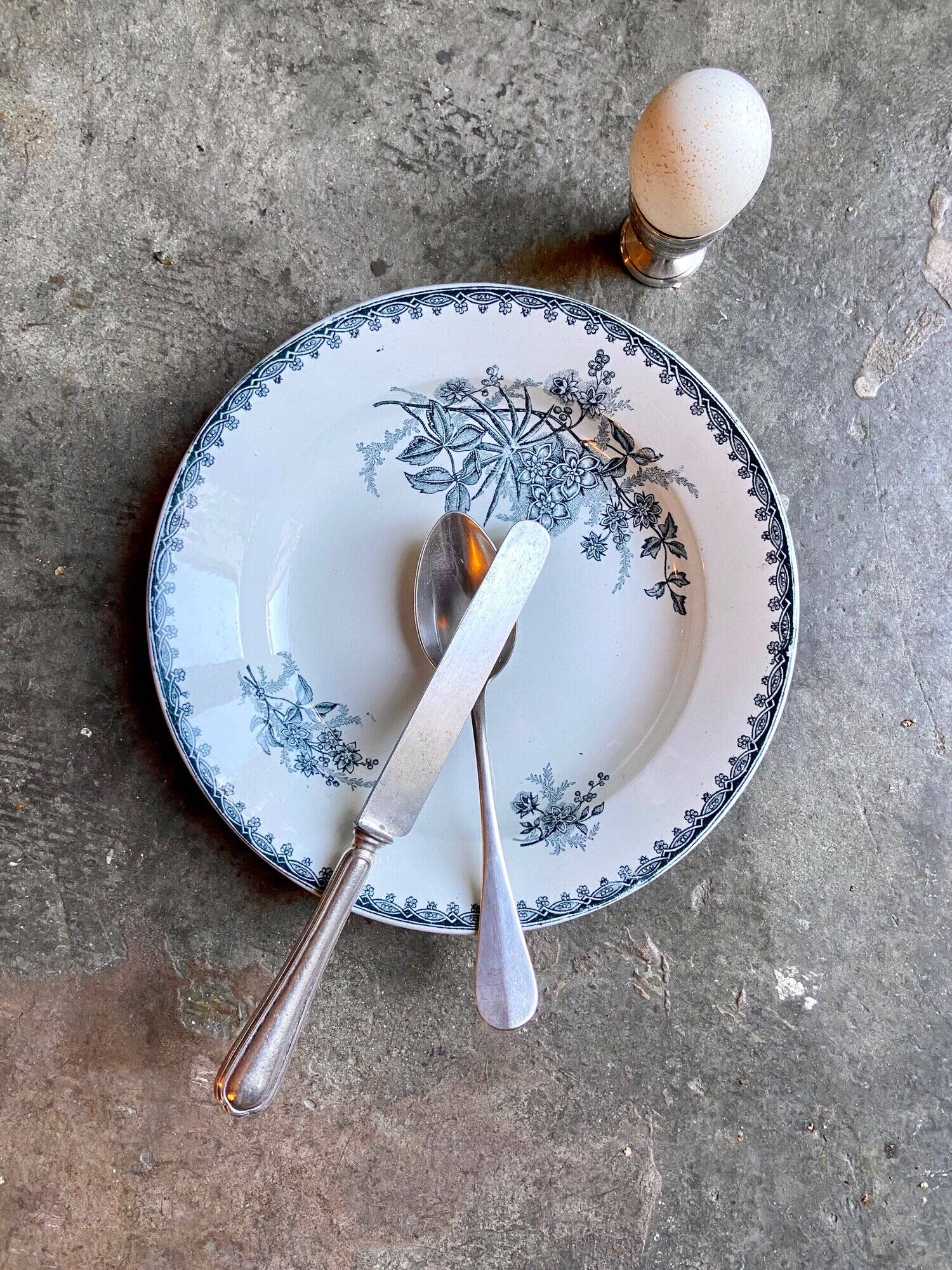 Sainte Amandinoise hollow plate in iron clay, "Margot" service