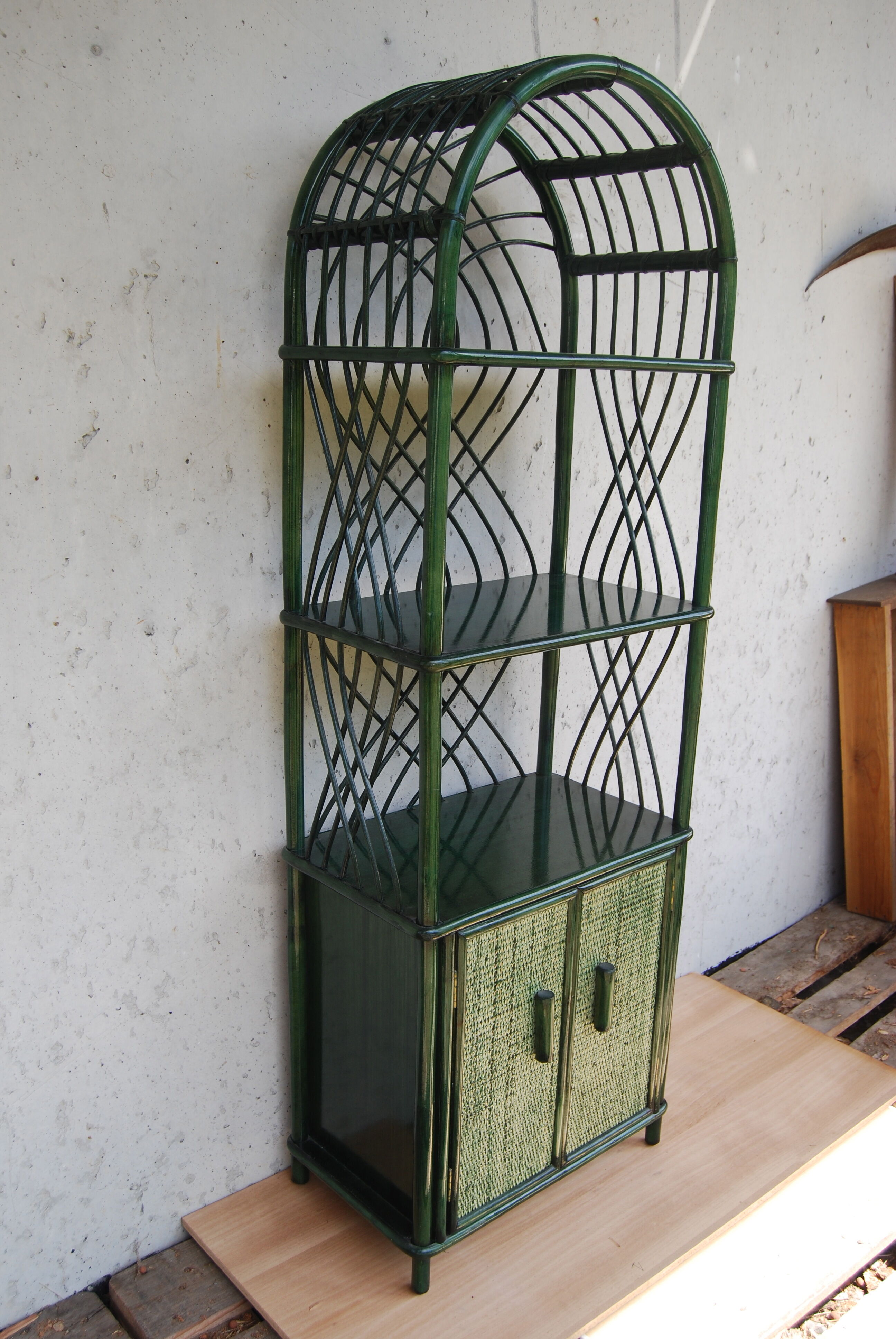 Bibliothèque étagère en bambou et rotin laqué vert