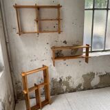 Trio d'étagères constructivistes en pin style Regain