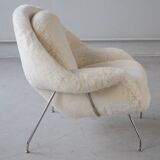 Womb Chair and Ottoman in fluffy white fabric by Eero Saarinen
