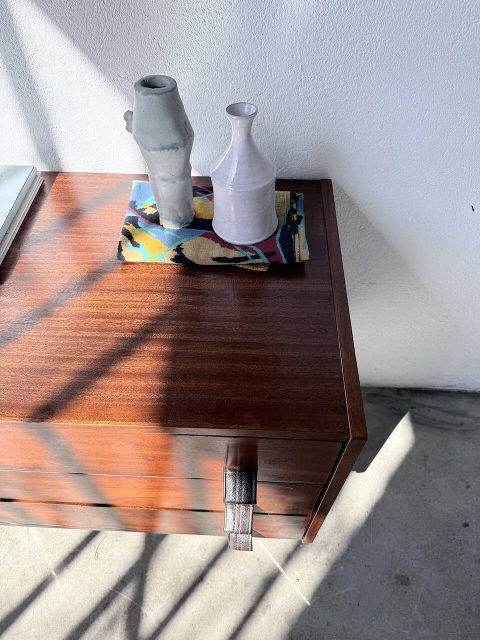 Commode teck poignées cuir 1960