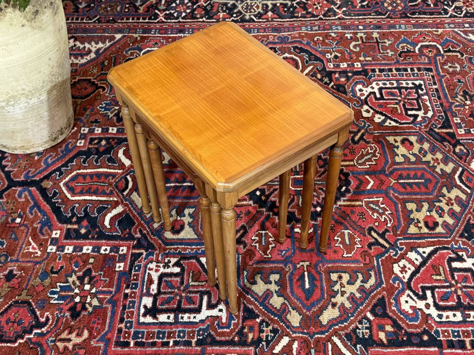 Set of 3 nesting tables in cherry wood from the 1960s.