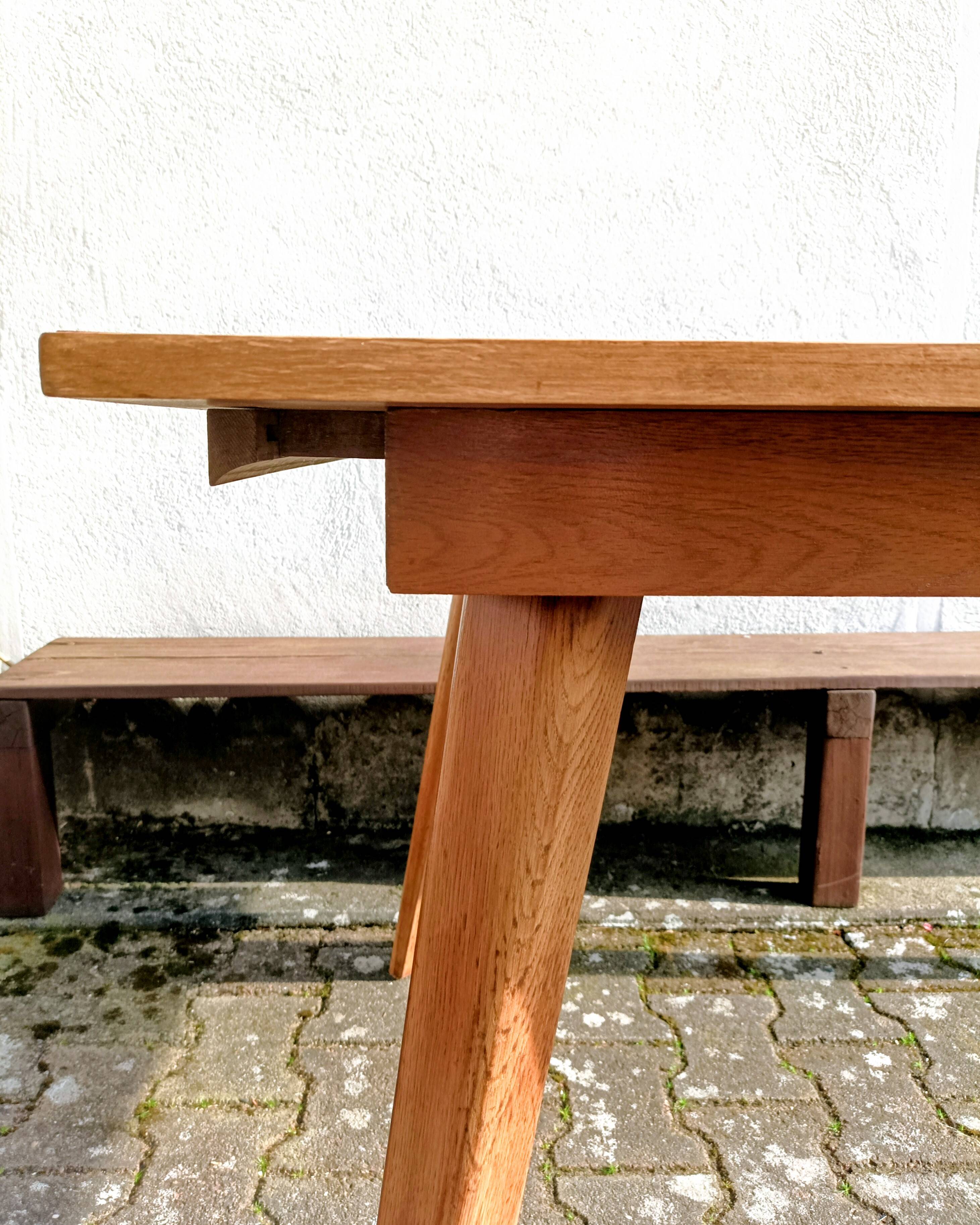 Dining table with tapered legs