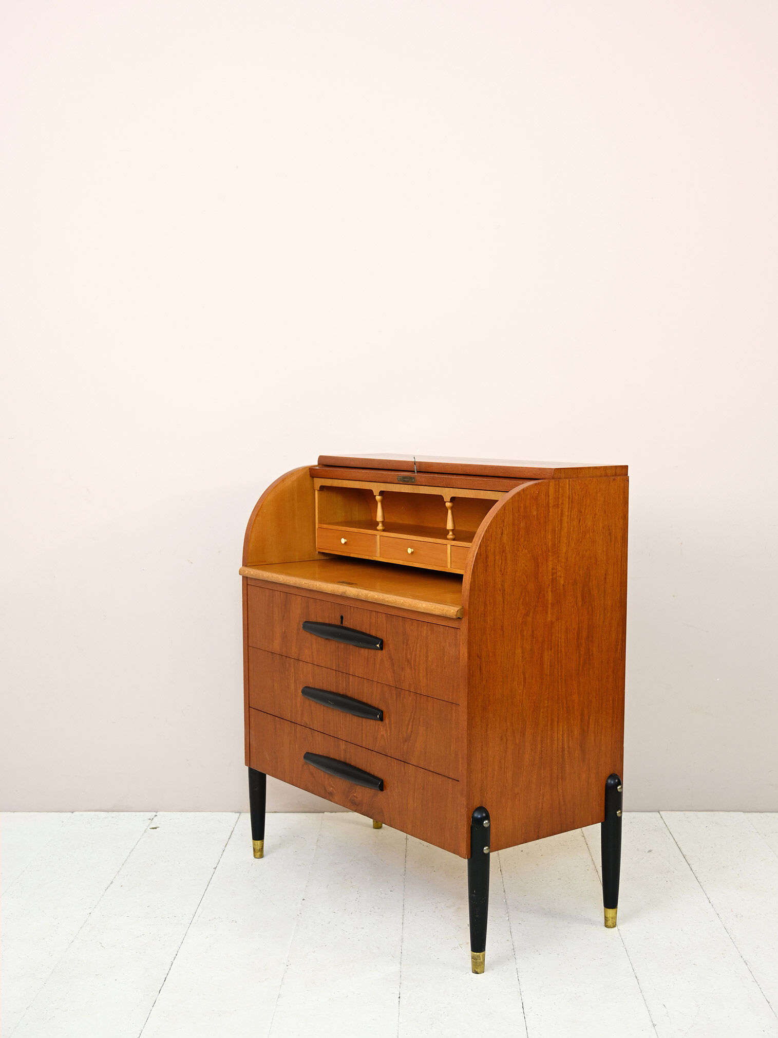 Chest of drawers secretary