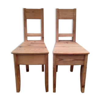 Pair of pine chairs