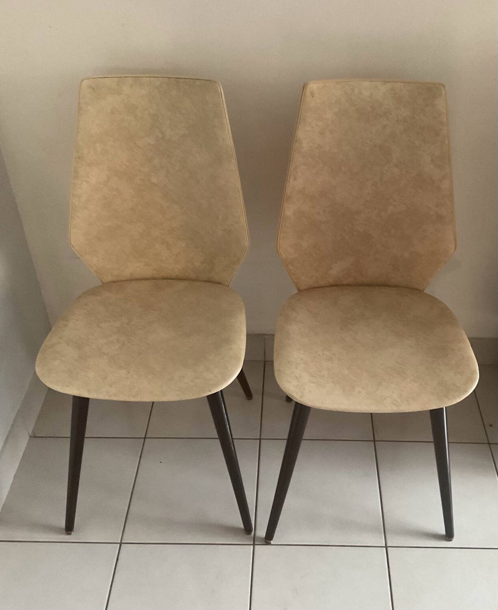 Lot de deux chaises années 60/70