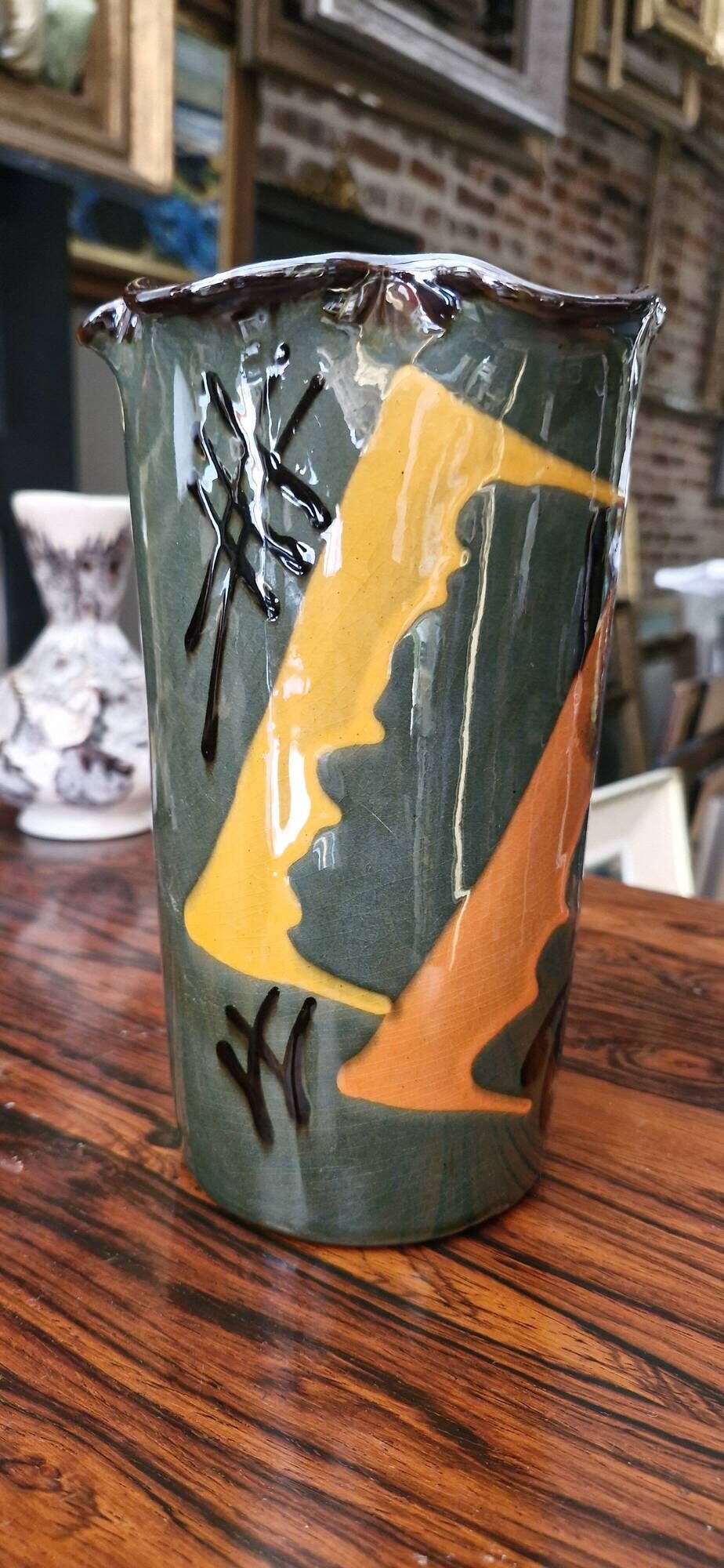 Vase à décor géométrique par Thomas Buxó.