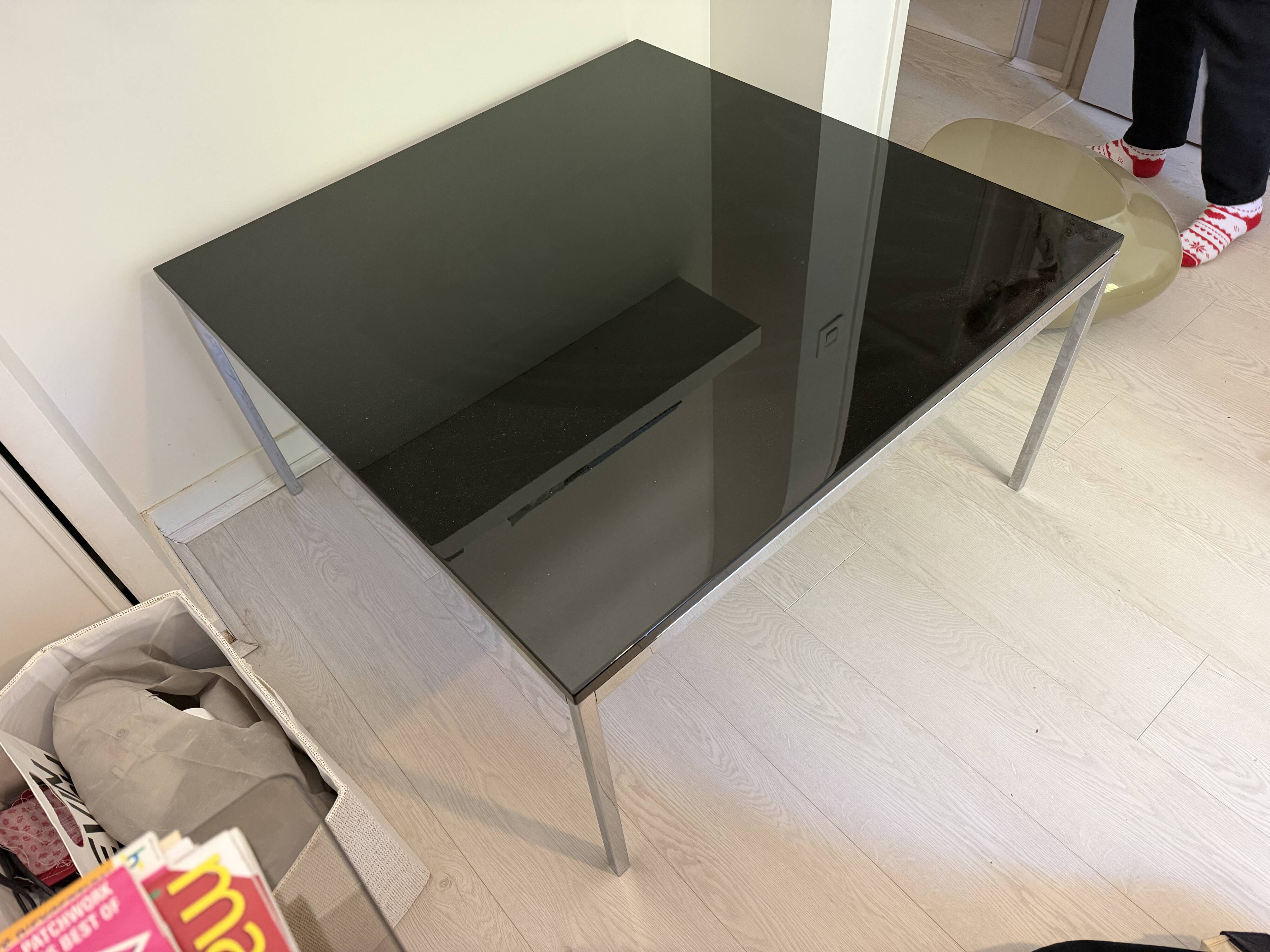 Square black lacquered coffee table designed by Tobia Scarpa for Knoll.
