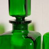 Duo de flacons-carafes en verre vert vintages