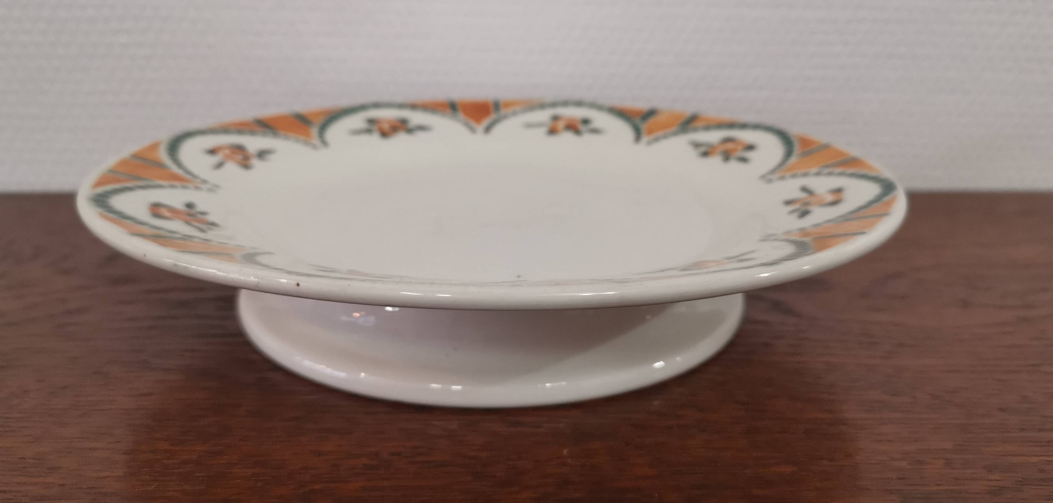 Old round dish on shower stand in art deco earthenware from the 1930s