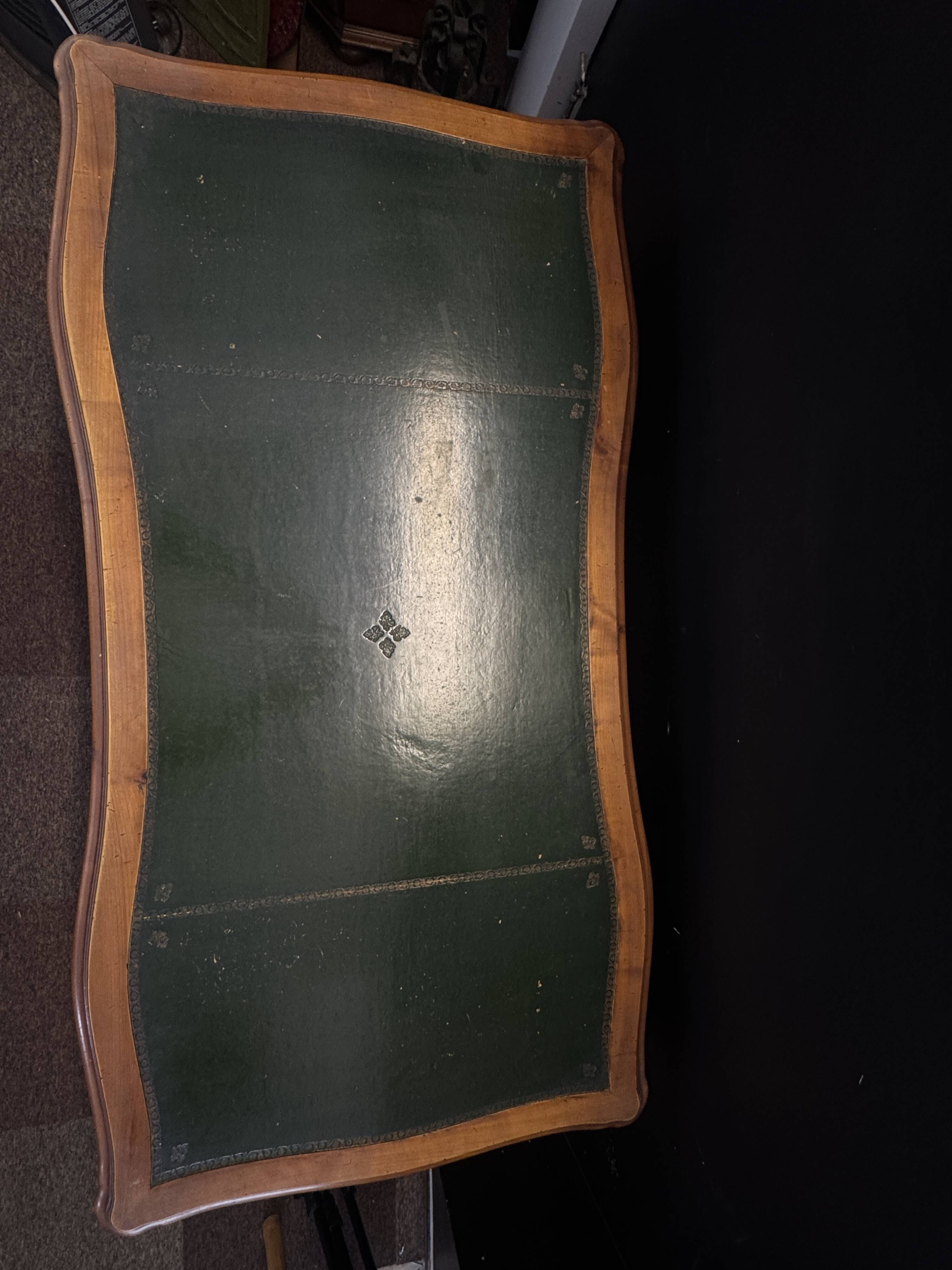 Curved desk in Louis XV style – 5 drawers