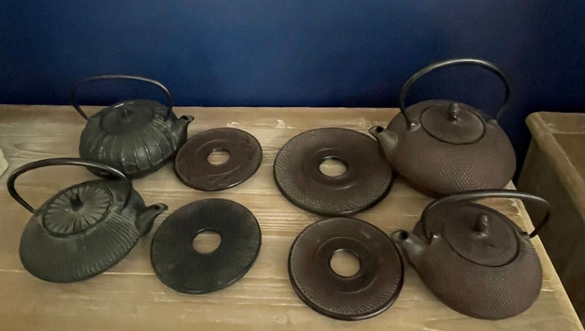 Set of 4 Japanese teapots