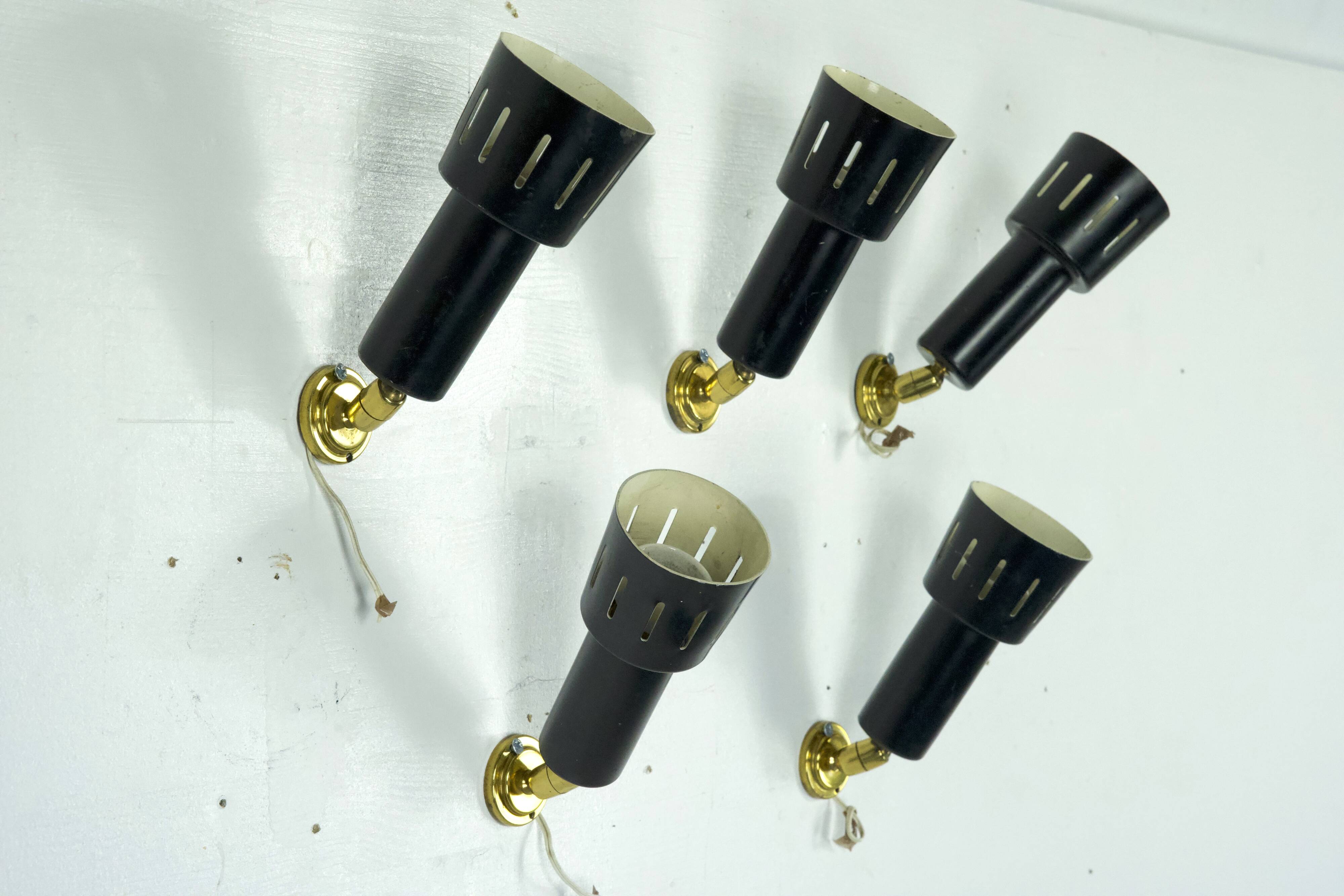 Set of five Stilnovo style spotlights in brass and lacquered metal. Italy