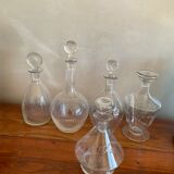 Lot 5 carafes en verre gravé