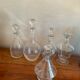 Lot 5 carafes en verre gravé