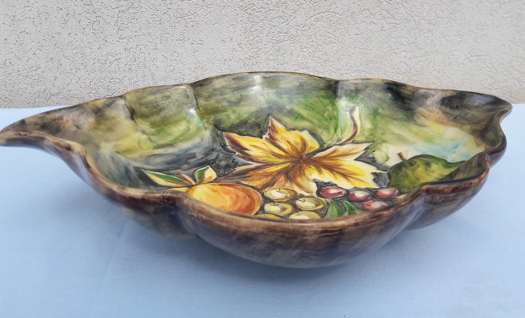 Ceramic fruit dish or bowl