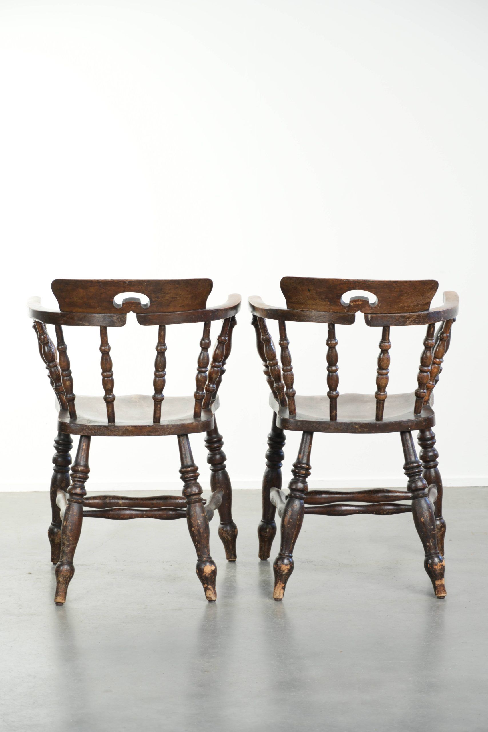 Set of two wooden English antique captain chairs from the late 19th century