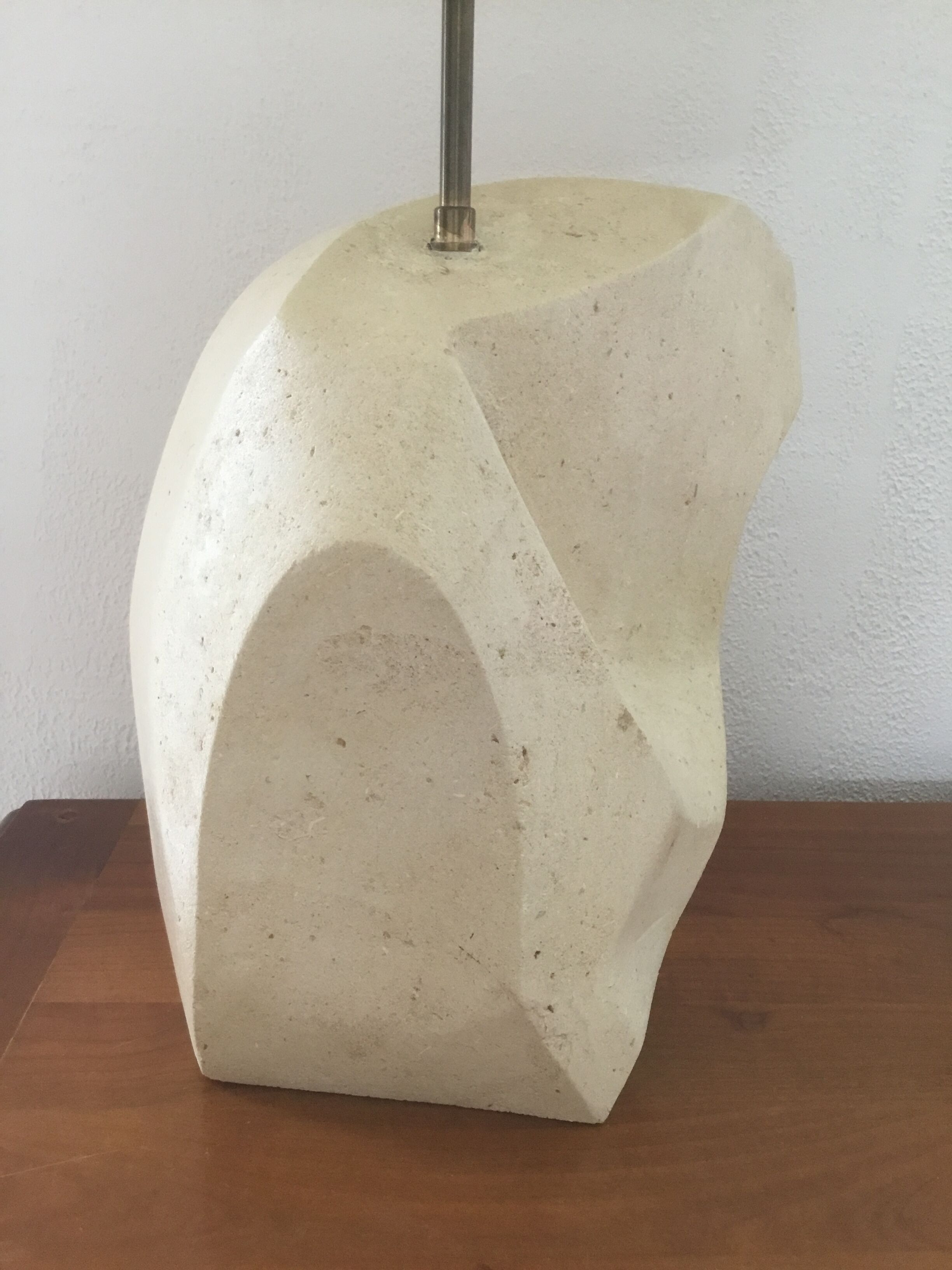 Lampe en pierre sculptée