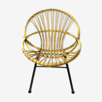 Rattan chair with metal base