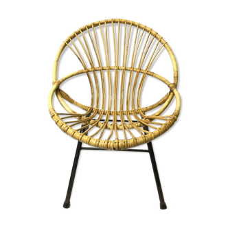 Rattan chair with metal base