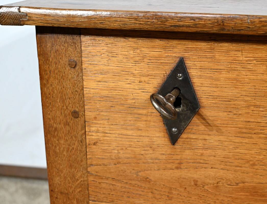 Oak Community Chest – Late 19th Century