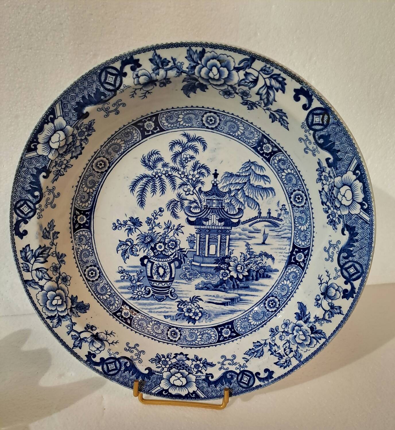 Hollow dish Creil and Montereau model Pagoda