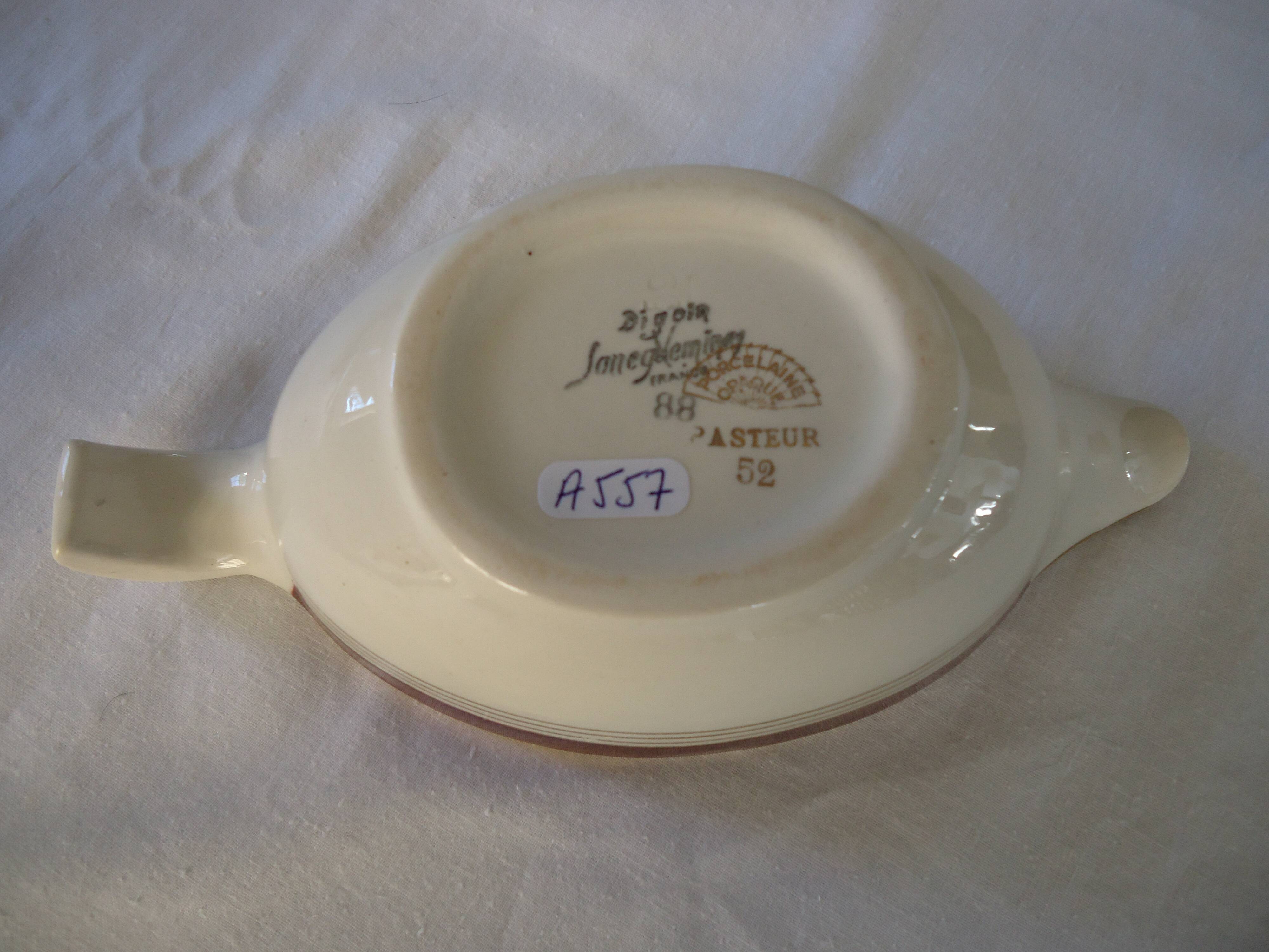 Opaque porcelain gravy boat, digoin sarreguemines, pasteur model