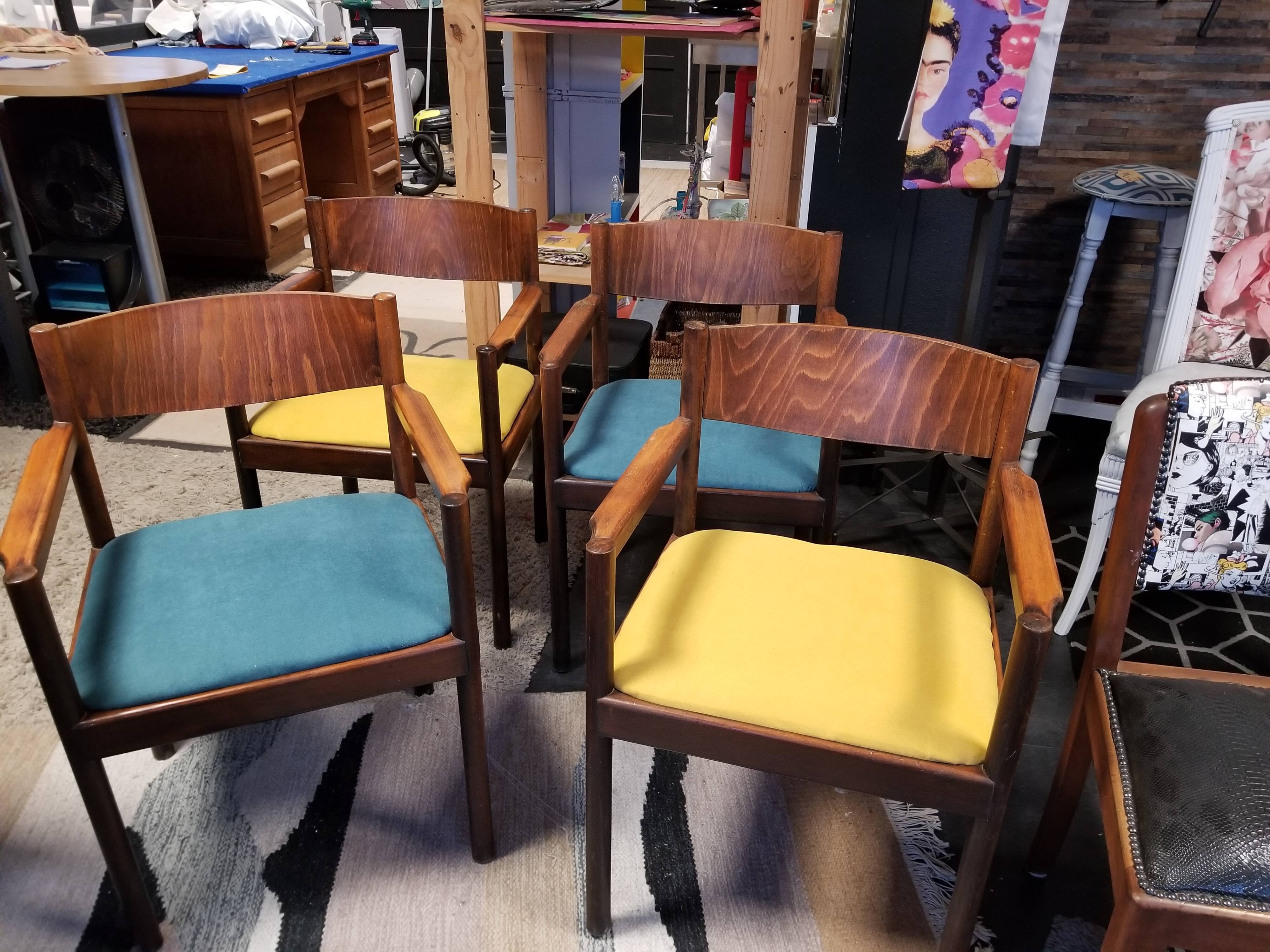 Vintage duck blue table chair