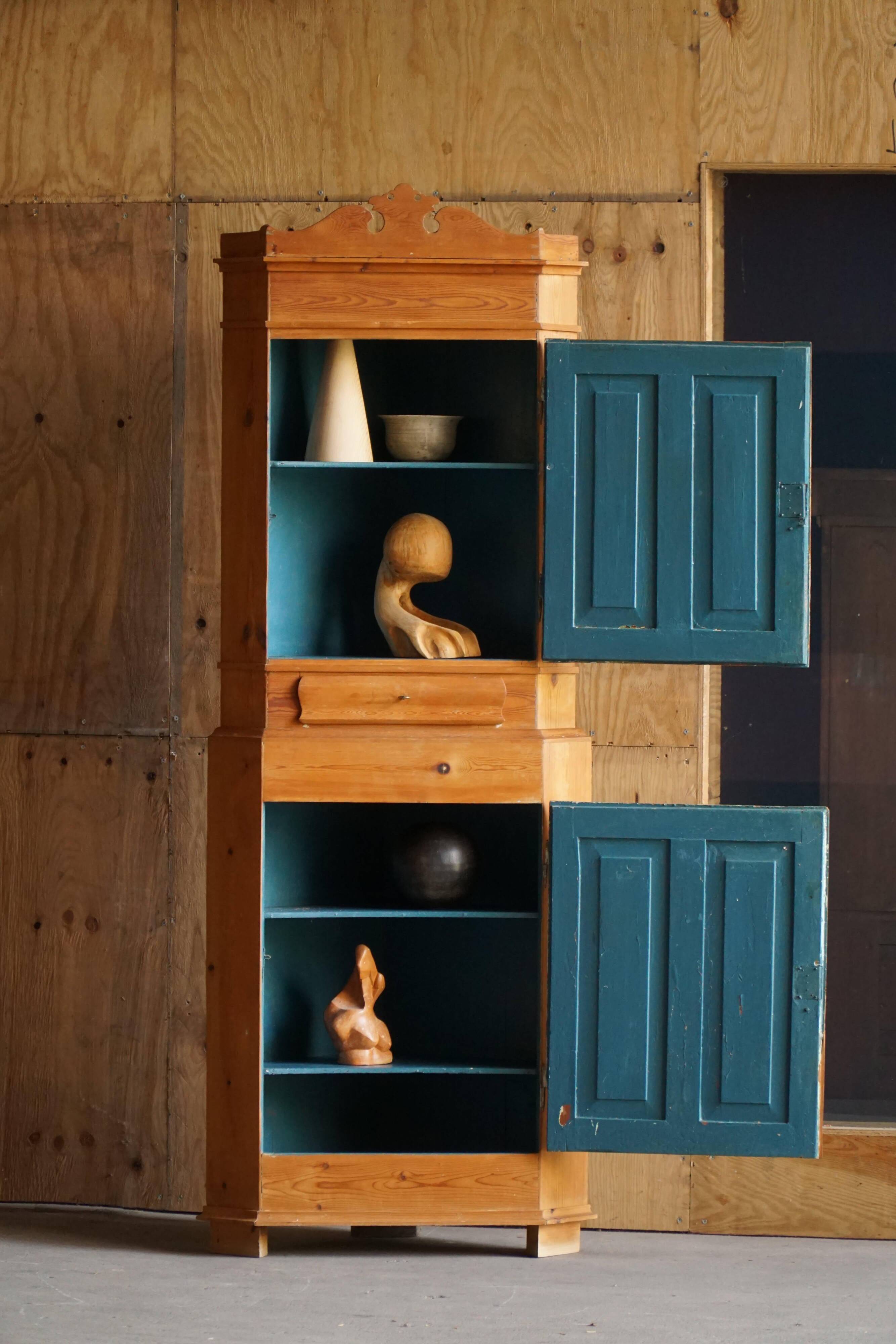 Corner pine wardrobe in two parts, Danish cabinetmaker, early 19th century.