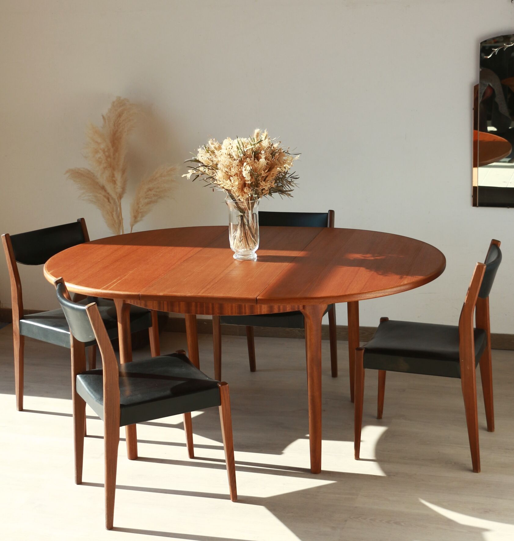 Round dining table with extension - McIntosh - 60s